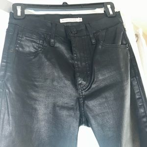 Levi mile high super skinny in coated black